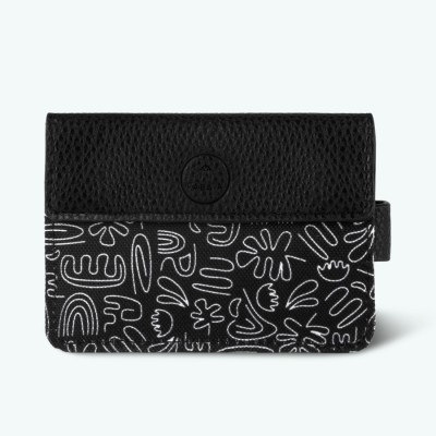 Černé pouzdro na kreditní karty s bílým vzorem Cabaia Mini Wallet Pont Neuf W23 W23 TU